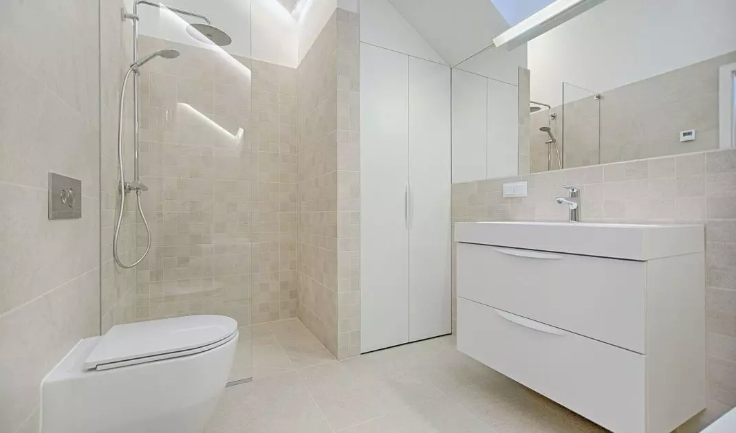 The space under the haunches can be used for capacious cabinets