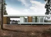 Minimalistyczny dom z dachem płaskim koło Wyszkowa pracowni BIAS