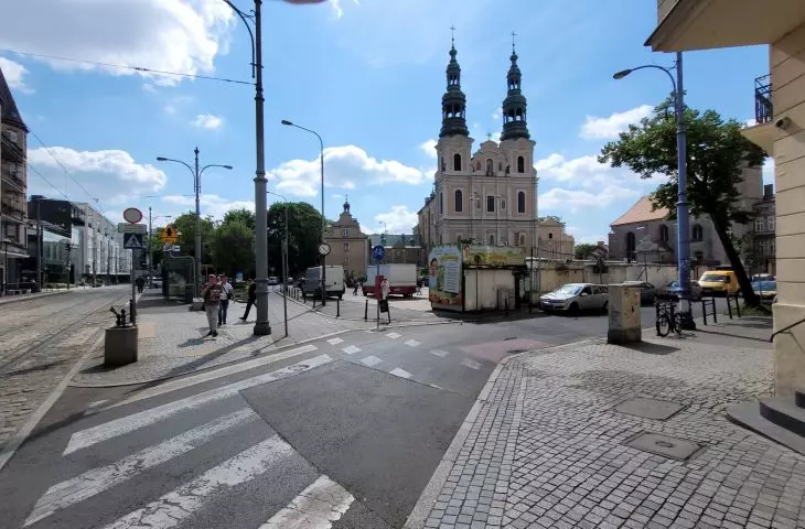 Plac Bernardyński w Poznaniu - przemiana targowiska w przestrzeń wielofunkcyjną