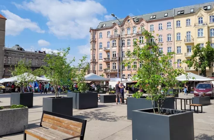 Plac Bernardyński w Poznaniu - przemiana targowiska w przestrzeń wielofunkcyjną