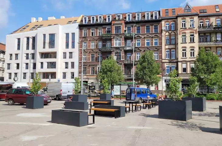 Plac Bernardyński w Poznaniu - przemiana targowiska w przestrzeń wielofunkcyjną