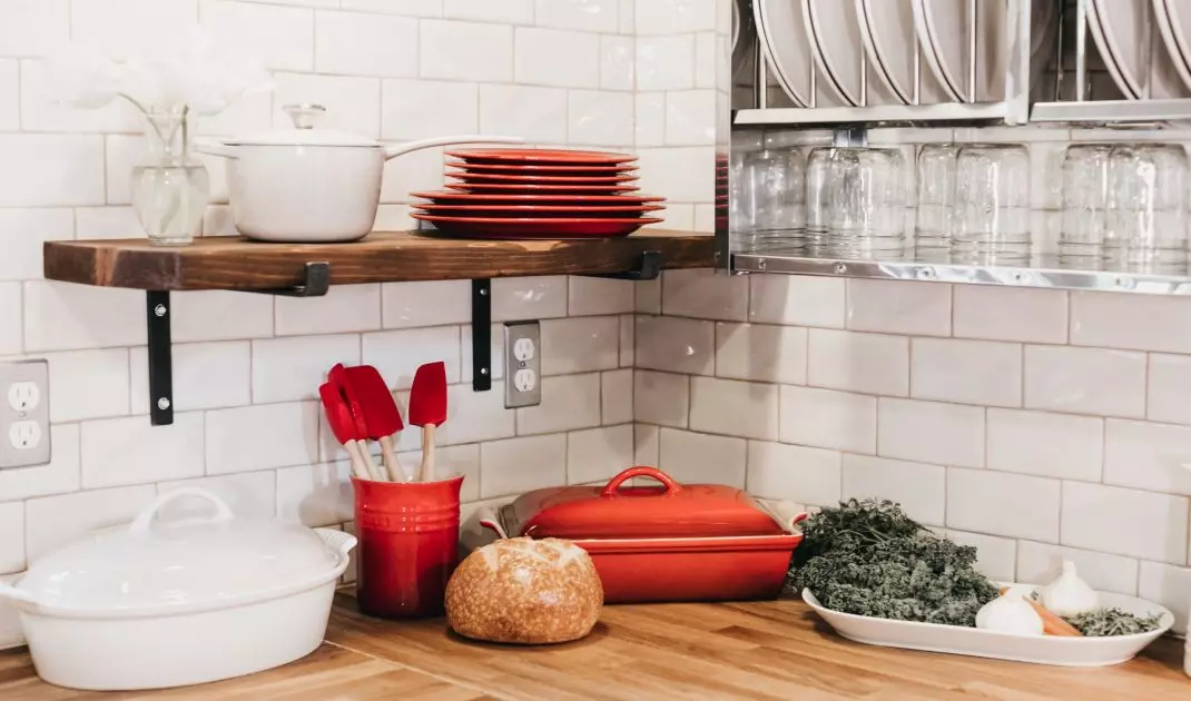 Neutral tiles are a great backdrop for colorful accessories