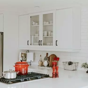Arrangement with subway tiles