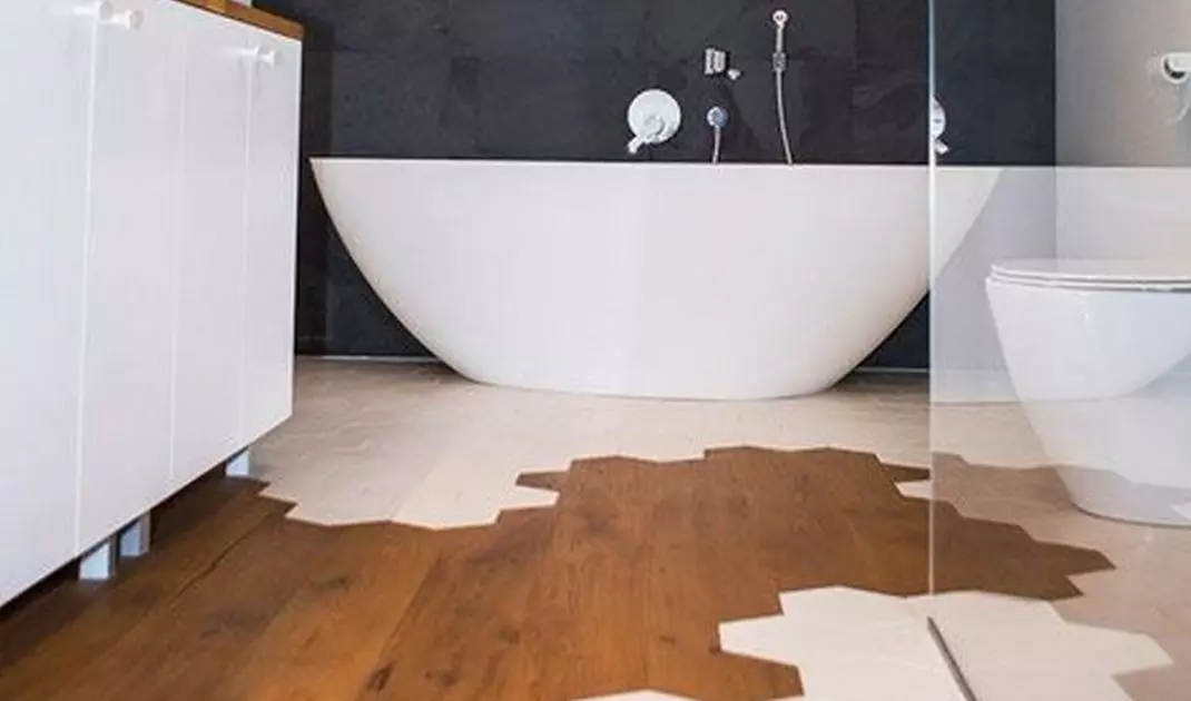 Combination of parquet and tiles
