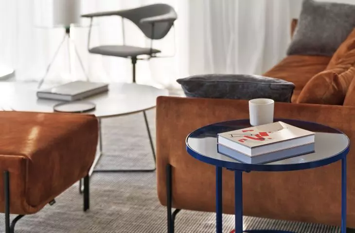 A minimalist cobalt-colored coffee table was set amidst the reds