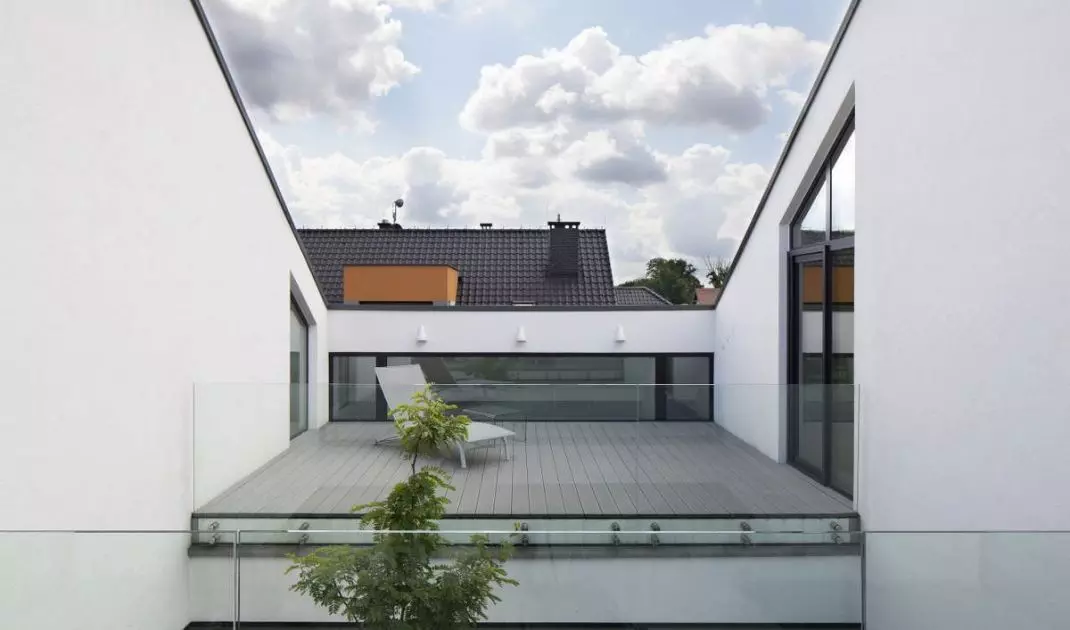 Dom z atrium w Gliwicach projektu INOSTUDIO architekci