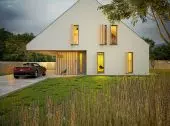 House with eaves from Doomo
