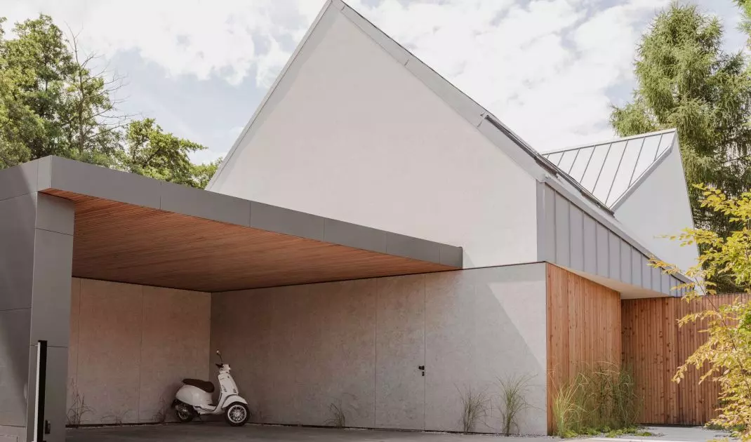 Dom „City break house” – zielona, sielska przystań w mieście autorstwa MOKAA Architekci