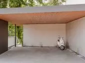 Dom „City break house” – zielona, sielska przystań w mieście autorstwa MOKAA Architekci