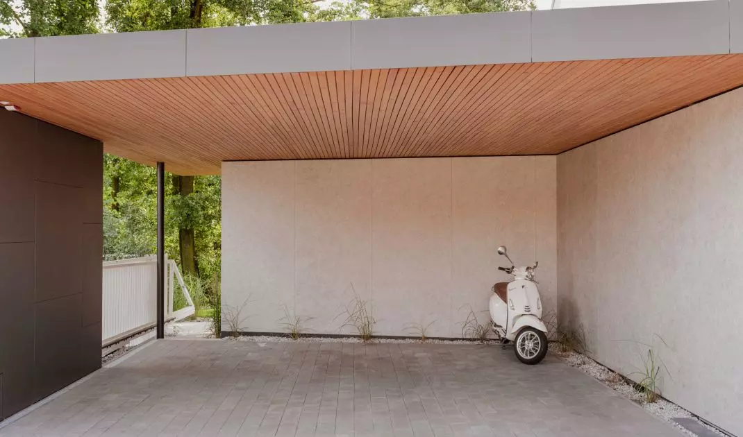 Dom „City break house” – zielona, sielska przystań w mieście autorstwa MOKAA Architekci