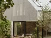 City break house - a green, idyllic haven in the city by MOKAA Architects