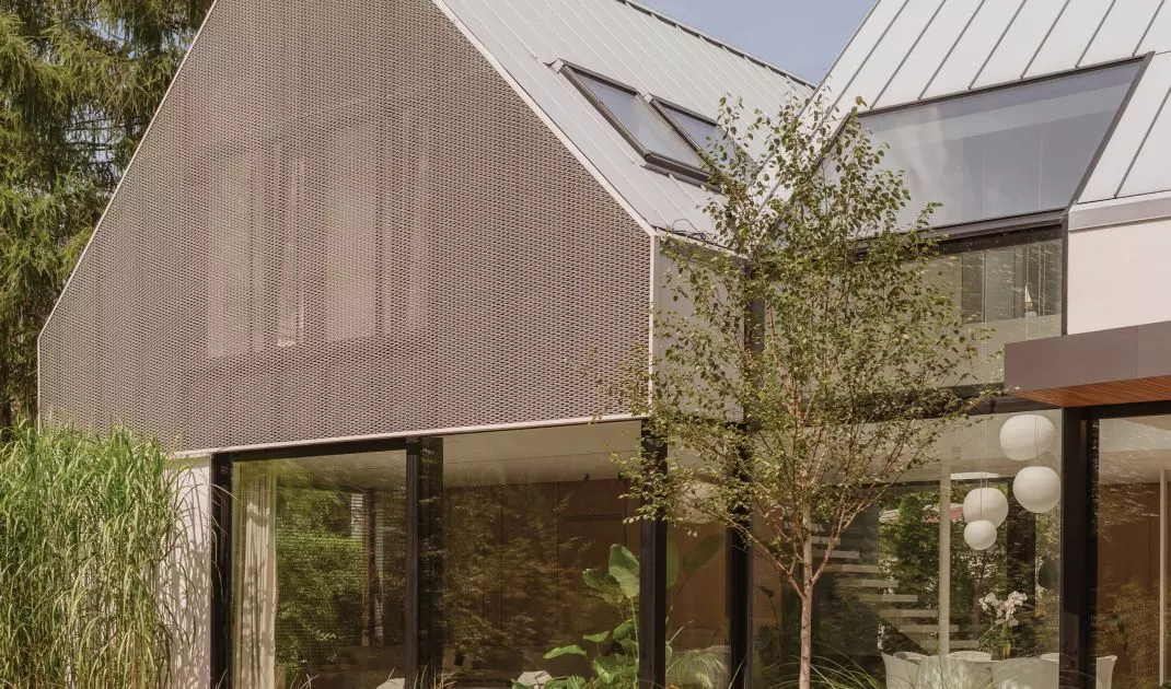 Dom „City break house” – zielona, sielska przystań w mieście autorstwa MOKAA Architekci