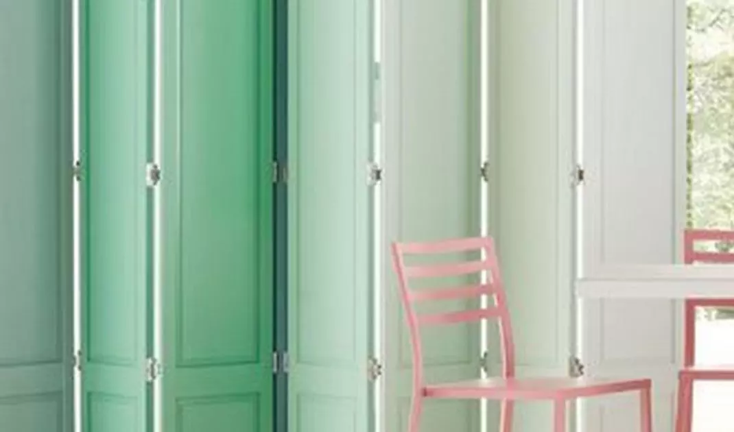 Solid, fan-shaped internal shutters