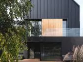 Prywatna willa w Michałowicach autorstwa MOKAA Architekci