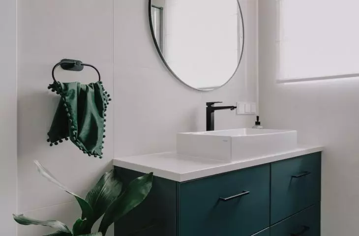 Main bathroom on the first floor