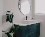Main bathroom on the first floor