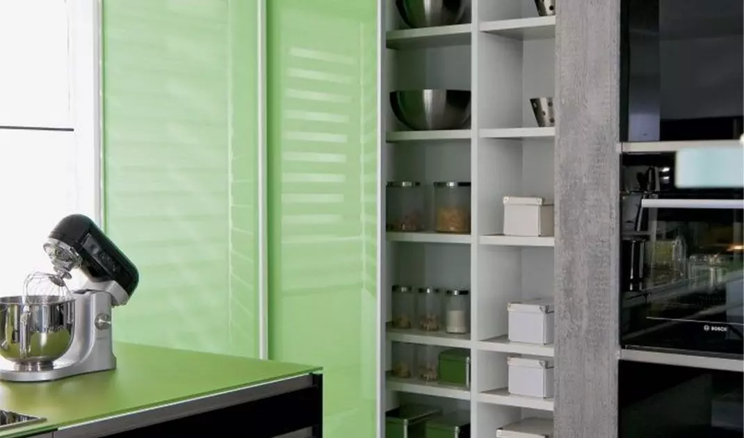 Lacobel used in the cabinet facade