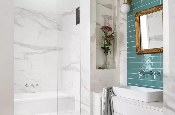 Neolith sintered stone in bathrooms