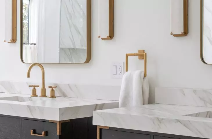 Neolith sintered stone in bathrooms