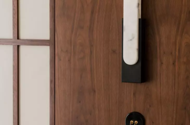 closet door detail