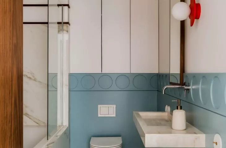 Bathroom decorated with a contemporary interpretation of wainscoting