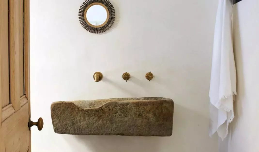 Stone washbasin in the bathroom