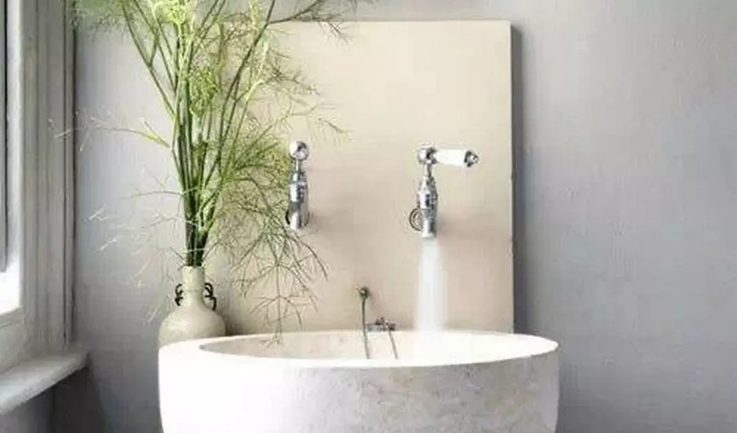Washbasin made of stone, smoothly finished inside