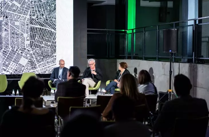discussion city as a common space from left: dr. Paweł Grobelny, prof. Jerzy Porębski, prof. Czesława Frejlich