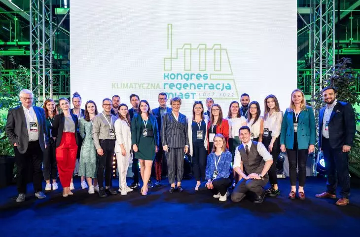 Hanna Zdanowska, Prof. Jerzy Hausner and Congress volunteers