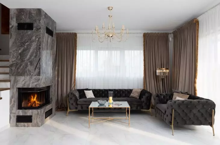 Tradycyjne żyrandole idealnie wpasują się do wnętrz w stylu glamour