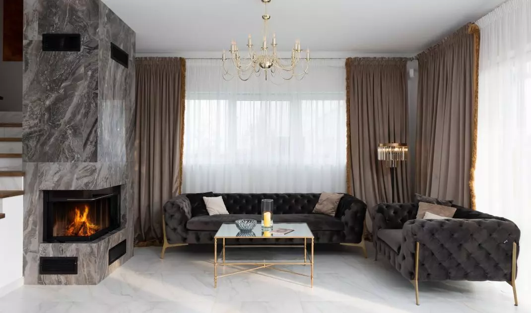 Traditional chandeliers will fit perfectly into glamour style interiors