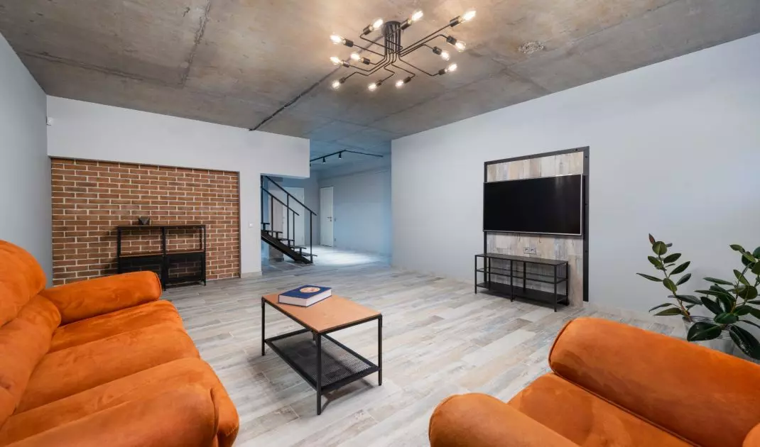 In a loft interior it is worth betting on a spreading chandelier 
