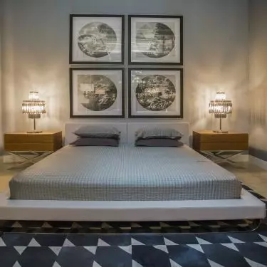 The combination of white and gray will give lightness to the interior