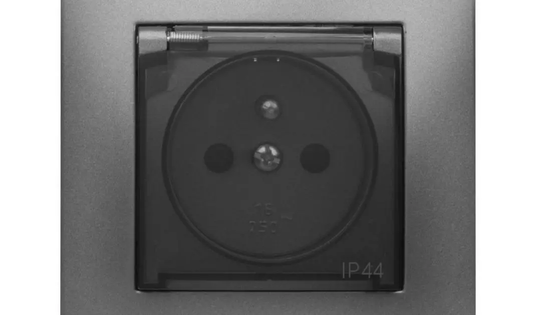 Electrical socket protected by a flap