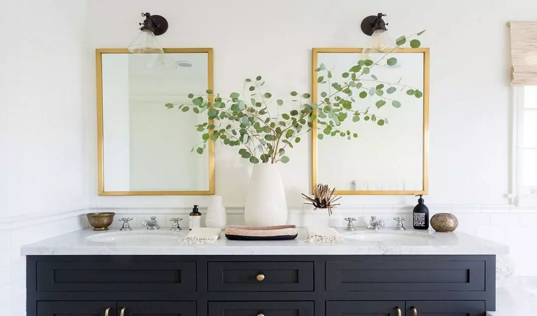 Cabinets and drawers located at a convenient height