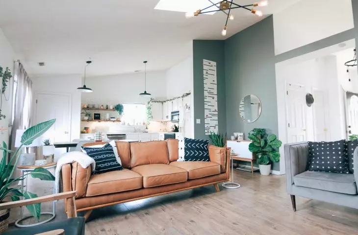 Brown sofa will be a perfect breakthrough of the interior in subdued colors