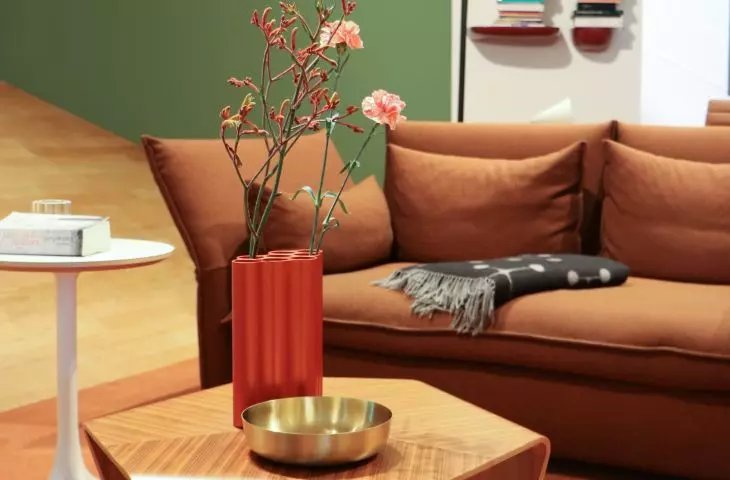 Sofa in brown shade falling into orange will be perfect for vintage style room