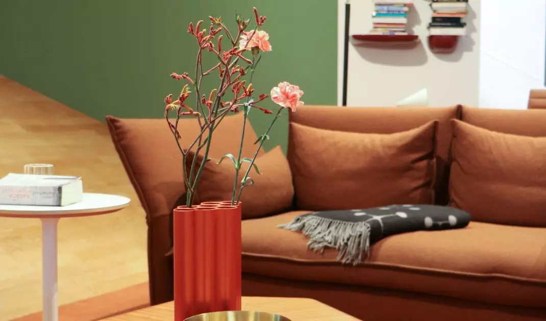 Sofa in brown shade falling into orange will be perfect for vintage style room