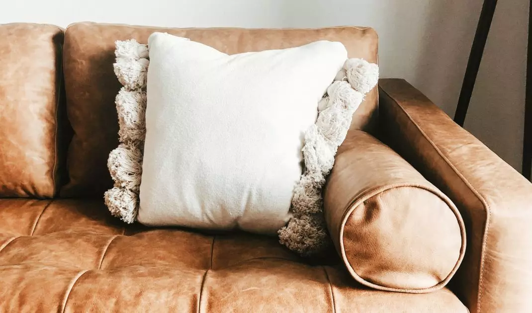 White structured cushions will beautifully complement the brown sofa