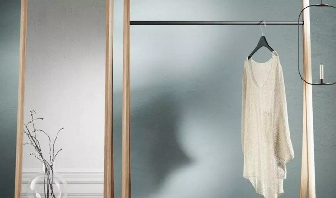 Freestanding hanger with mirror