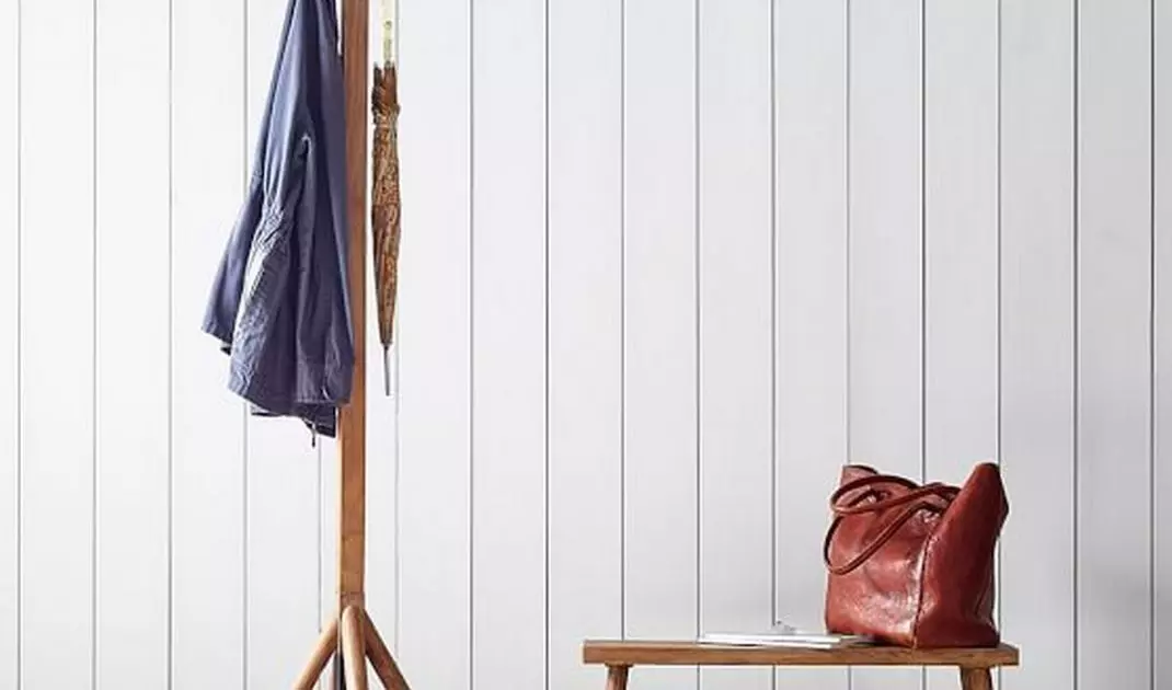 Free-standing hanger