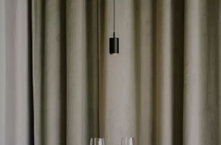Restauracja Tarasowa, miętowo-szara zasłona