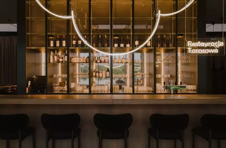 Bar wieczorem