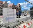 frapujące umiejscowienie tabliczki kierunkowej