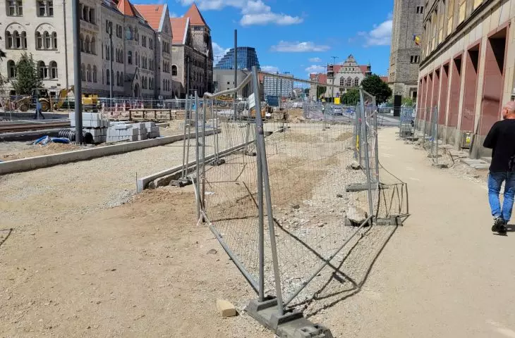 No indication of directions of access, Święty Marcin Street