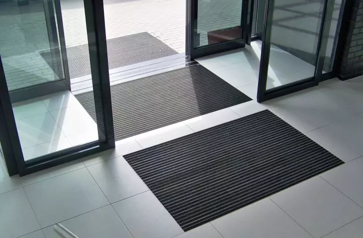 obiekt biurowy w Gdańsku 2011 – Combi Standard 22 — wkład szczotka (strefa 1), wkład ryps (strefa 2), wkład guma (strefa 3)