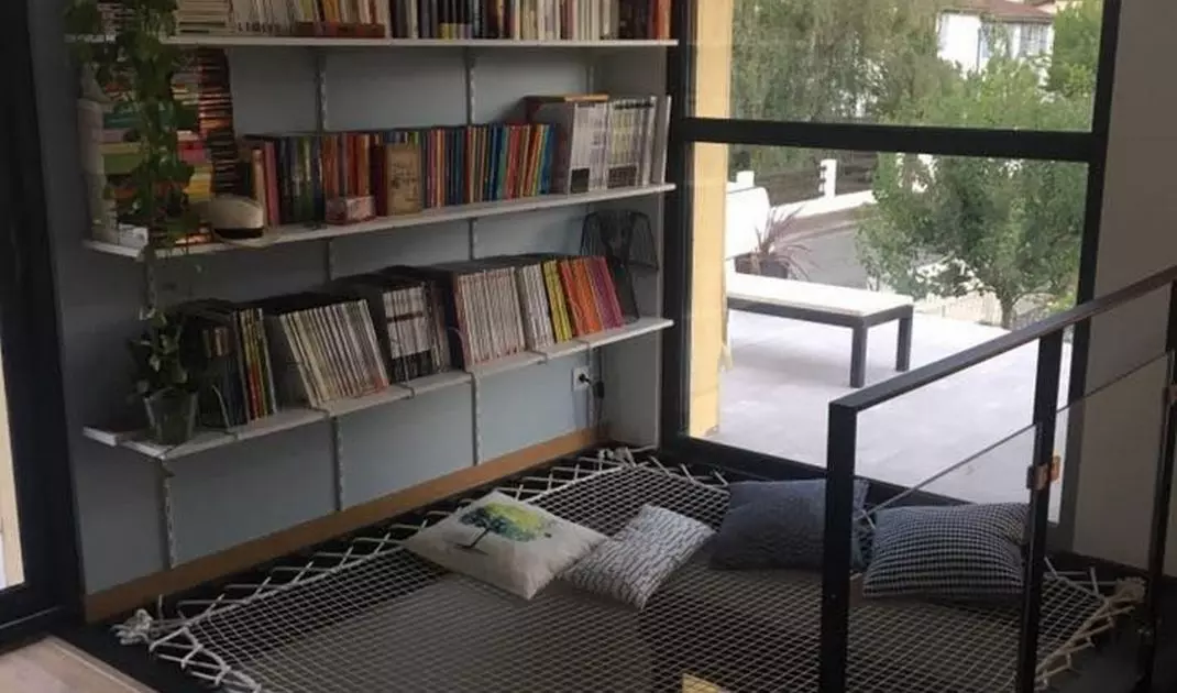 Reading corner with hammock netting