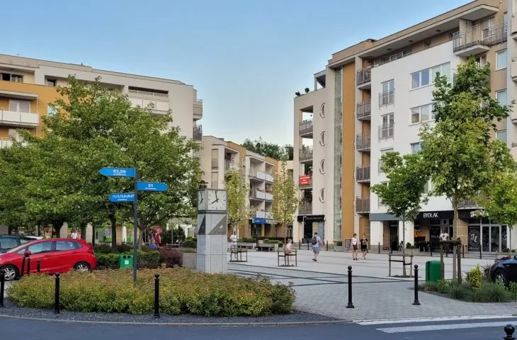 The square of one of the residential complexes (designed by Arcada) from the first decade of this century, one of the most successful places of Polanka