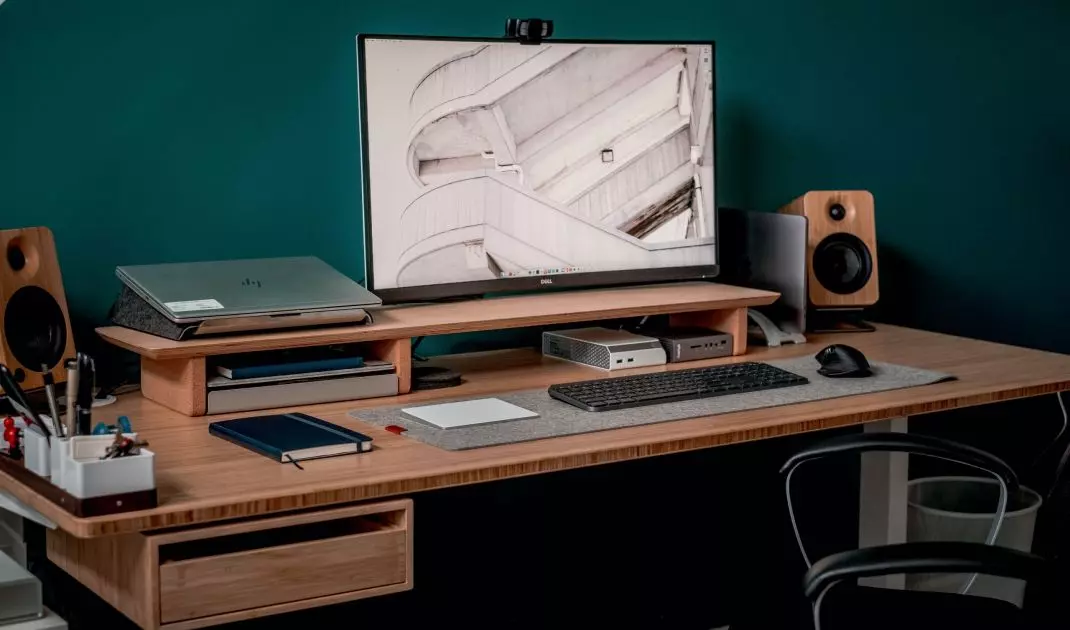 The desk should be adapted to the user's needs 
