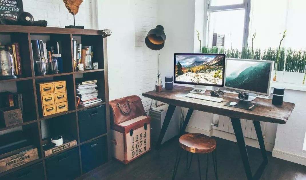Capacious shelving will accommodate all the documents you need 
